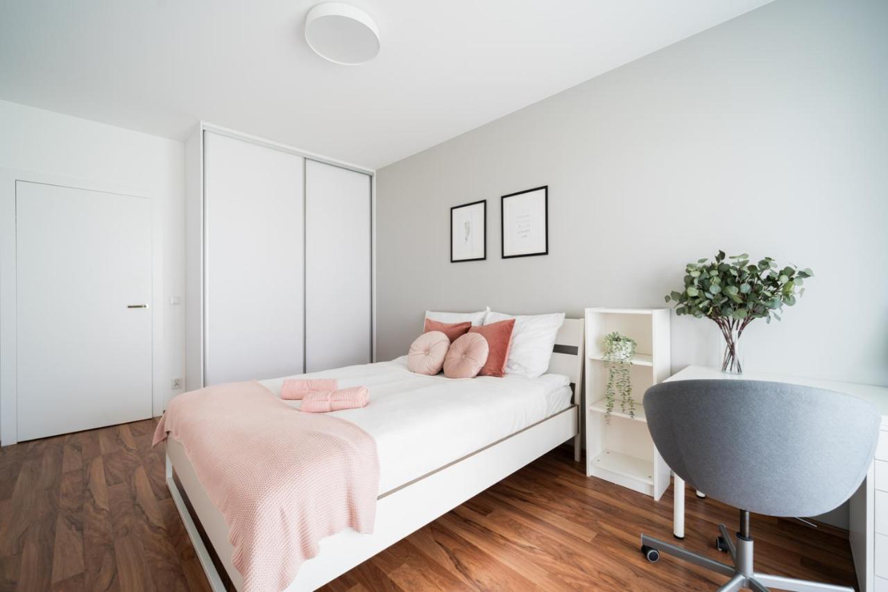 Big Apart - Atal Towers - 3 Rooms - Private Parking Place 弗罗茨瓦夫 外观 照片