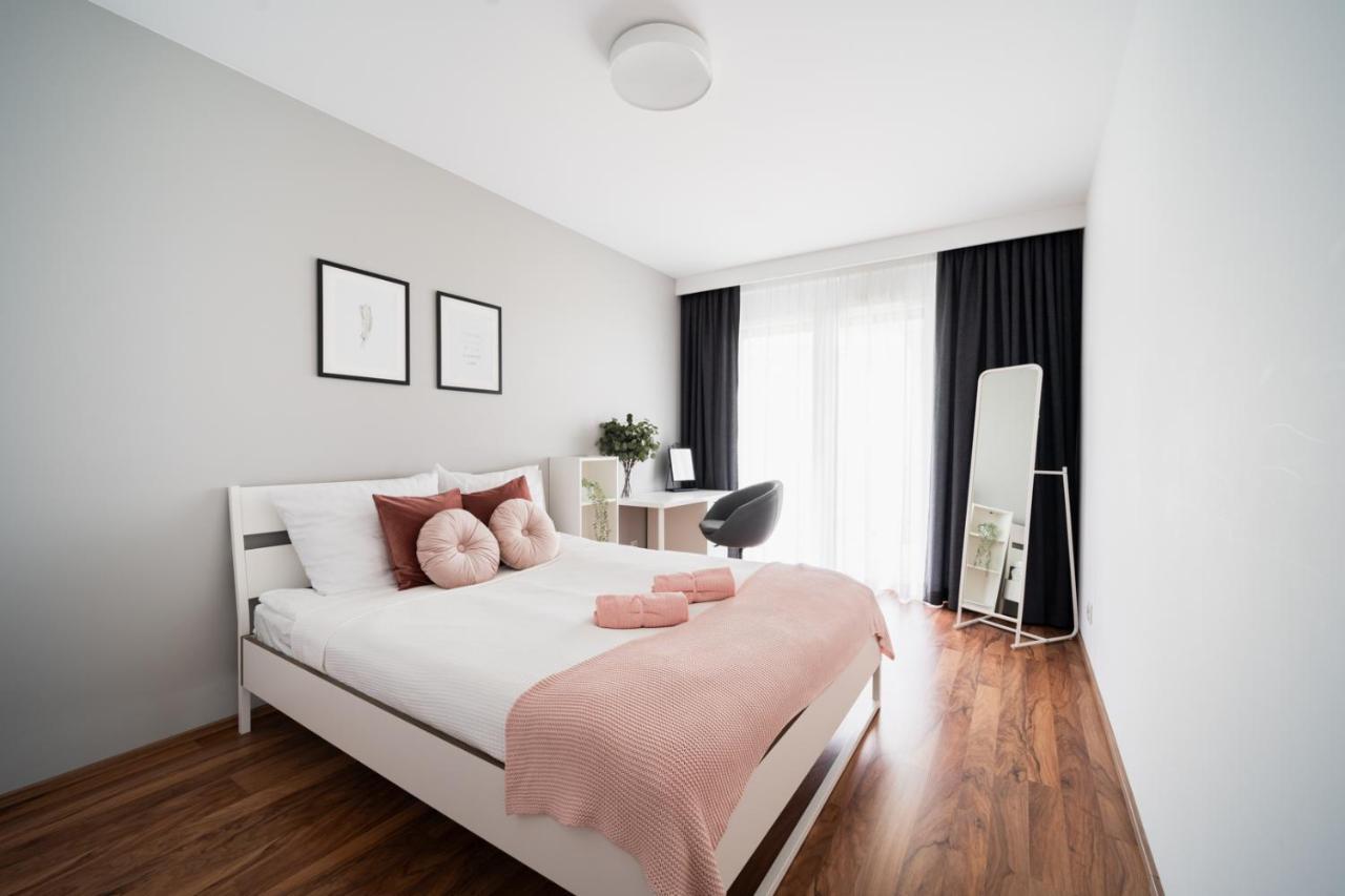 Big Apart - Atal Towers - 3 Rooms - Private Parking Place 弗罗茨瓦夫 外观 照片